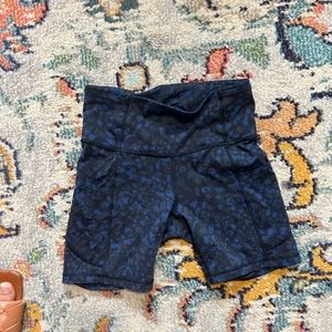 LULULEMON BIKER SHORTS SIZE 6
